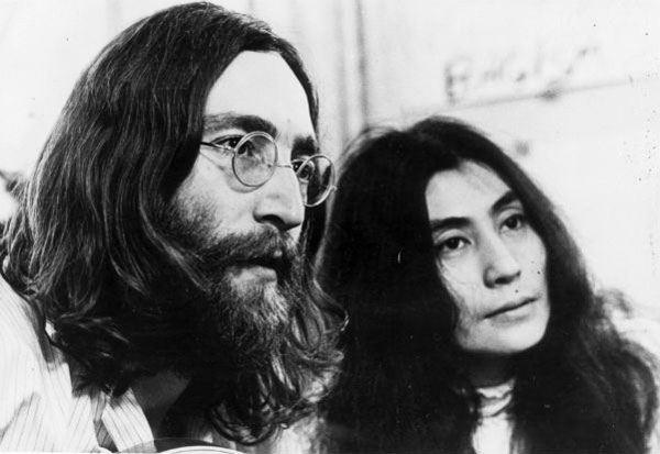 Поклонников Леннона не меньше, чем его коллег, раздражало то, что Джон после встречи с Оно утратил свою индивидуальность