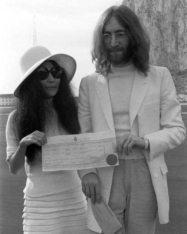1969 год. Свадебная фотография Йоко и Джона