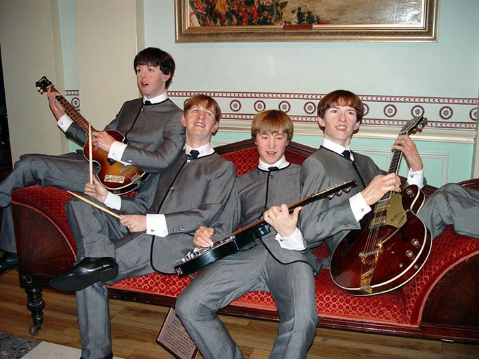 Восковые фигуры участников легендарного квартета Beatles в музее мадам Тюссо в Лондоне