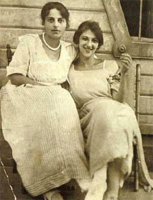 Фаина Раневская с сестрой Изабеллой