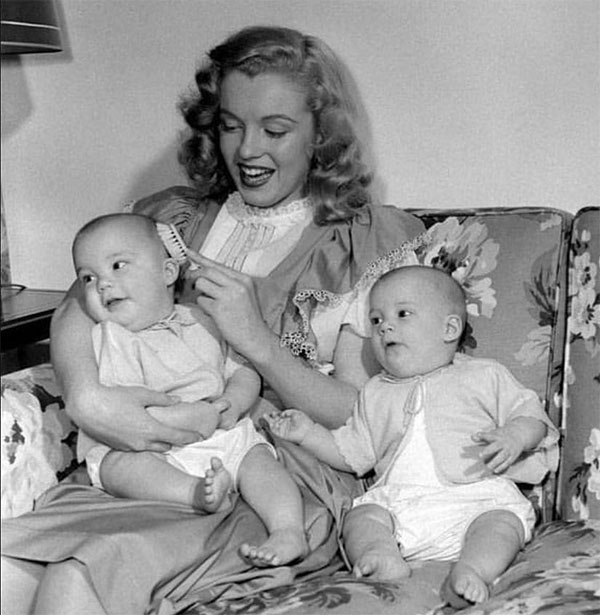 Мэрилин Монро с детьми